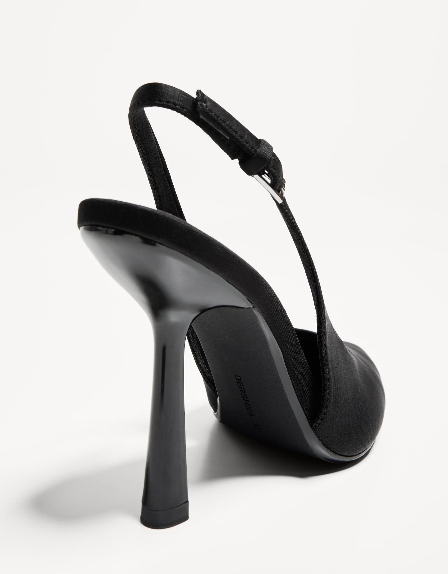 Zapato tacón destalonado